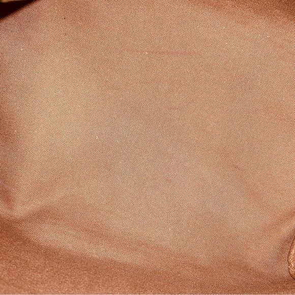 Authentic Louis Vuitton Speedy 30 in Monogram Canvas - Picture 4 of 16